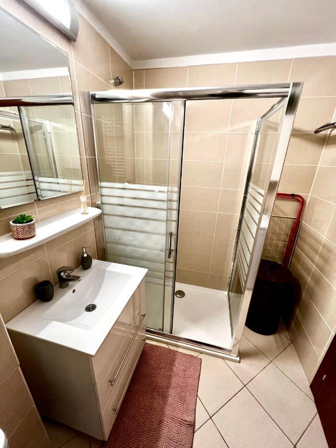 Wood Story - Modern 1Br Apt Near City Center With Parking 부쿠레슈티 외부 사진